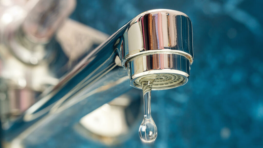 how to fix a dripping bathtub faucet